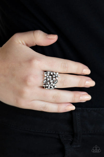 Paparazzi Gardenia Gleam - White Ring