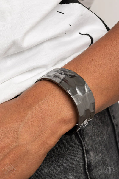 Paparazzi Is It HAUTE In Here? - Black Bracelet