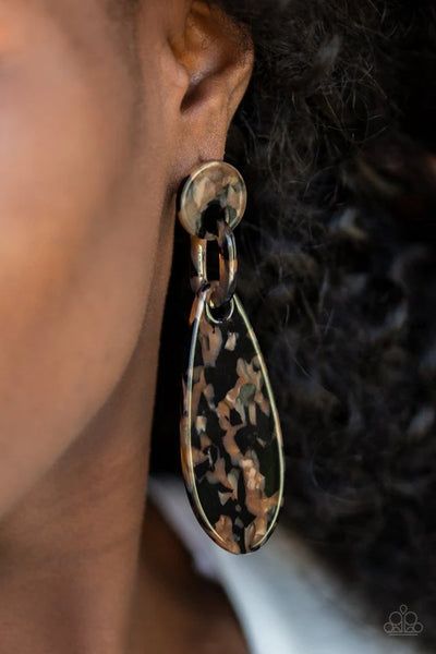 Paparazzi A HAUTE Commodity - Black Post Earrings