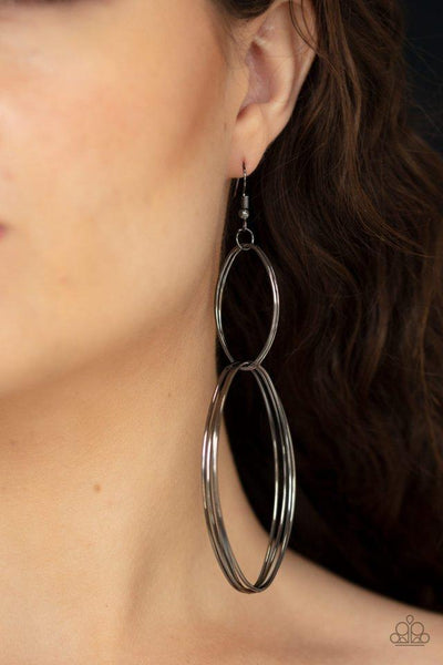Paparazzi Getting Into Shape - Black Earrings