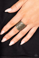 Paparazzi Argentine Arches - Brass Ring