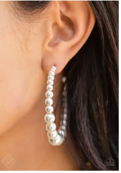 Paparazzi Glamour Graduate - White Earrings