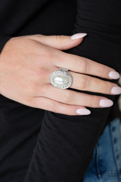 Paparazzi The ROYALE Treatment - White Ring