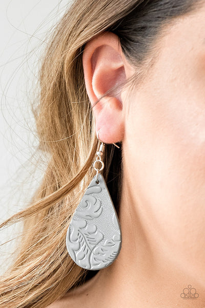 Paparazzi Feelin Groovy - Silver Earrings