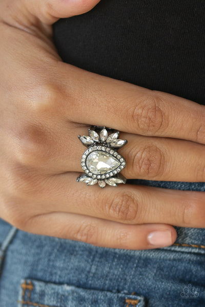 Paparazzi Really Regal - Black Ring