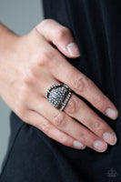 Paparazzi The Seven Figure Itch - Black Ring