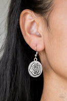 Paparazzi Beautifully Belle - Silver Necklace